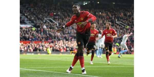 Pogba trägt ein Auswärtstrikot